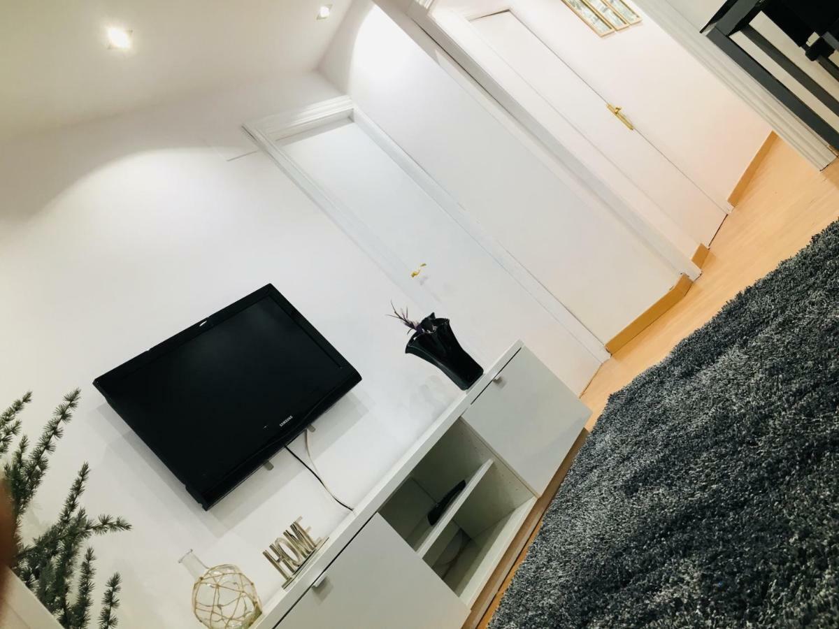 Apartamento Good Vibes Apartment Zaragoza Exterior photo